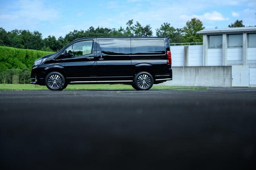  Toyota GranAce Premium 2019 года  (фото 7 из 26)